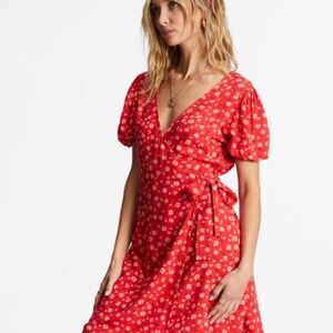 🌺. Billabong NWT HotTropics mini Red Floral Wrap Dress! Cute 🥰